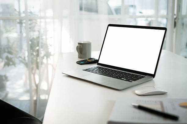 Werkplek met financiële analyses en rapportages